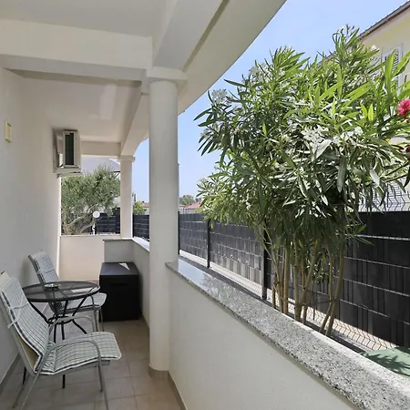 Bebob, No 1 Appartement